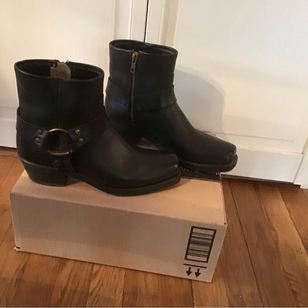 Womens Frye ankle boots